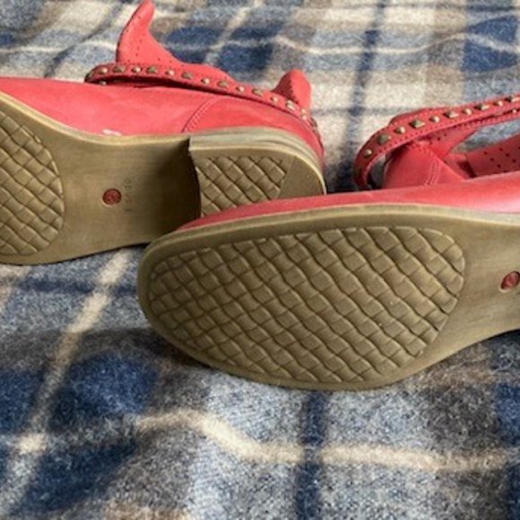 Blondo Red Ankle Boots - Picture 3 of 4